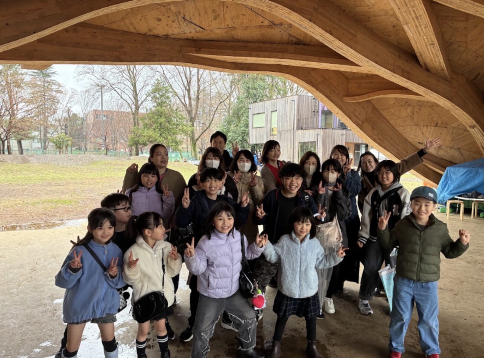 NIJINアカデミーの生徒・保護者の集合写真