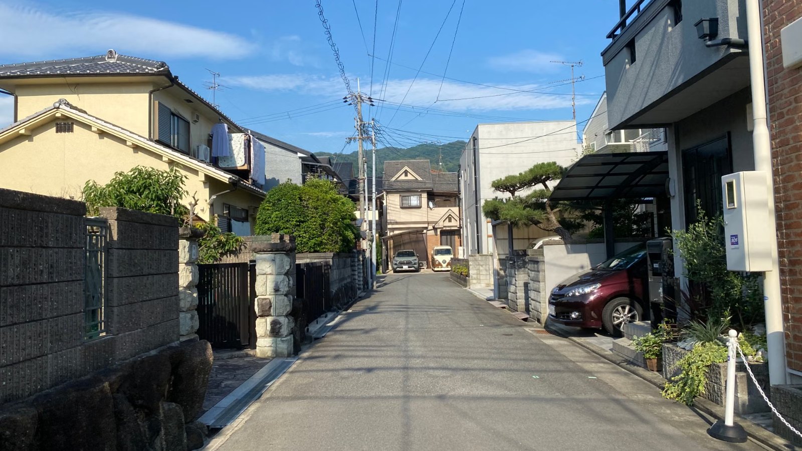 青空の下の住宅街