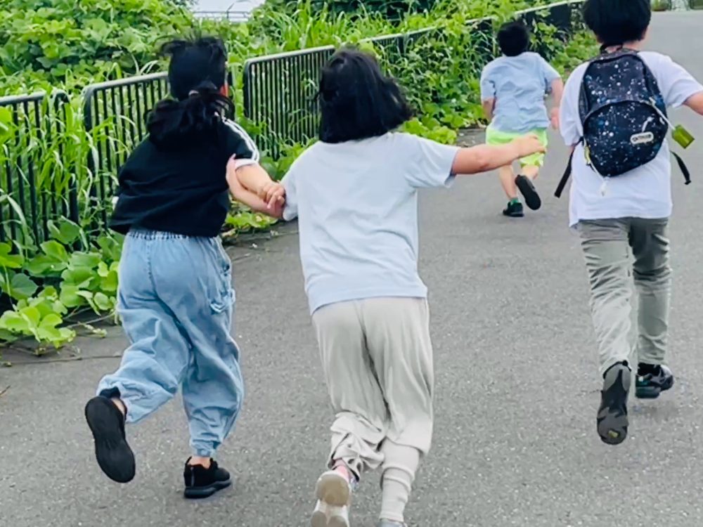 NIJINアカデミー二子玉川校 多摩川沿いでの活動の様子