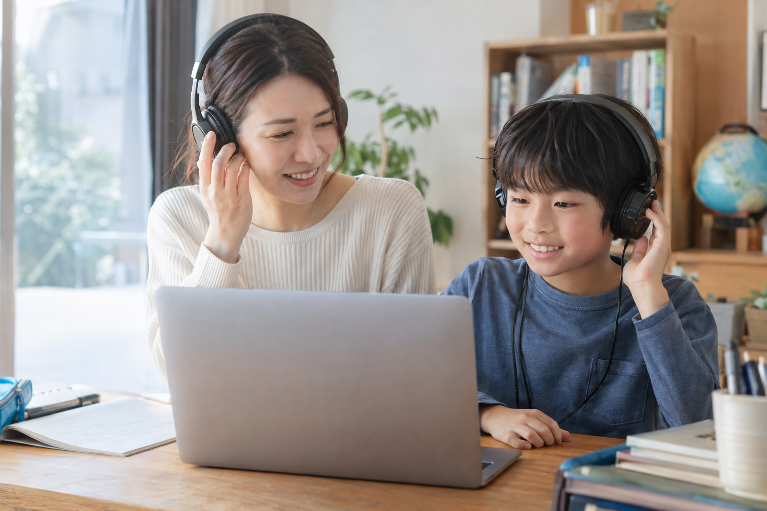 接続や音声を一緒に確認し、参加しやすい環境を整える。(AI生成の写真イメージ)