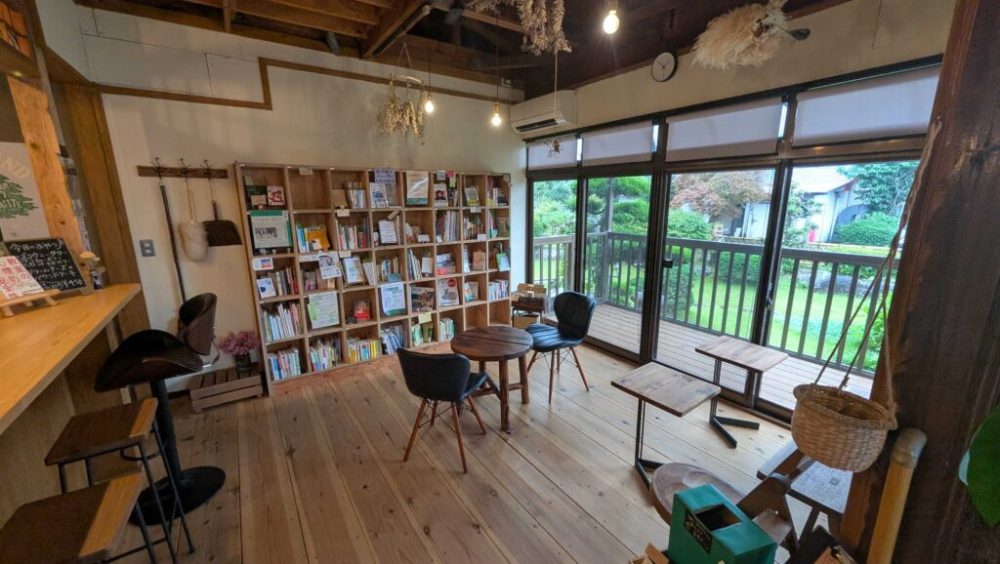 NIJINアカデミー茨城下妻校が入る本屋TOKU BOOKSの店内