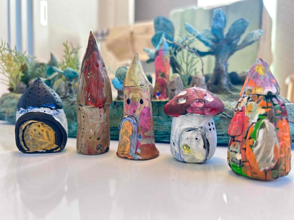 NIJINアカデミー青森十和田校で子どもたちがつくった立体作品