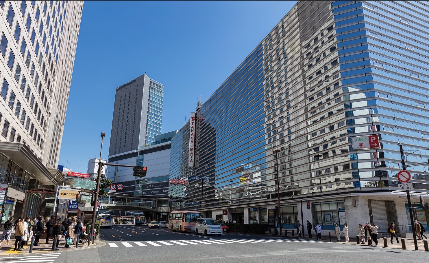 横浜駅周辺の駅前風景