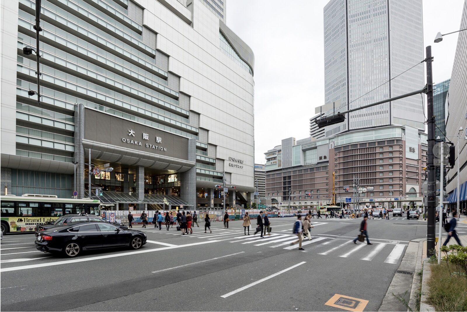 大阪駅・梅田駅周辺の駅前風景
