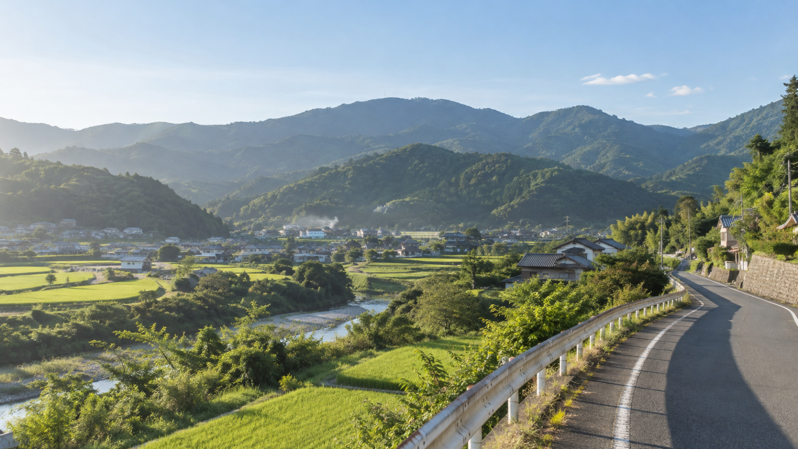 香美市の山並みと町並みを背景に「香美市から通える フリースクール・学びの場」と記した記事のアイキャッチ。実在施設を写したものではありません。
