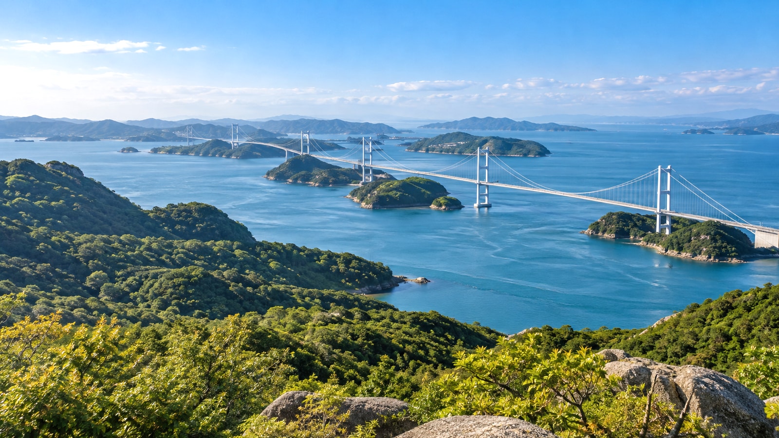 しまなみ海道の橋と多島美を望む景色