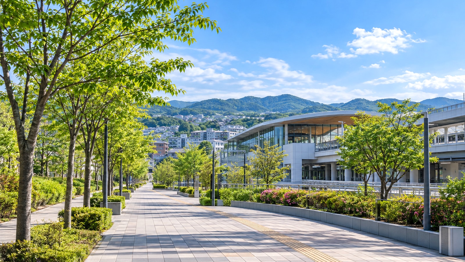 稲城市の駅前歩道と緑をイメージした風景