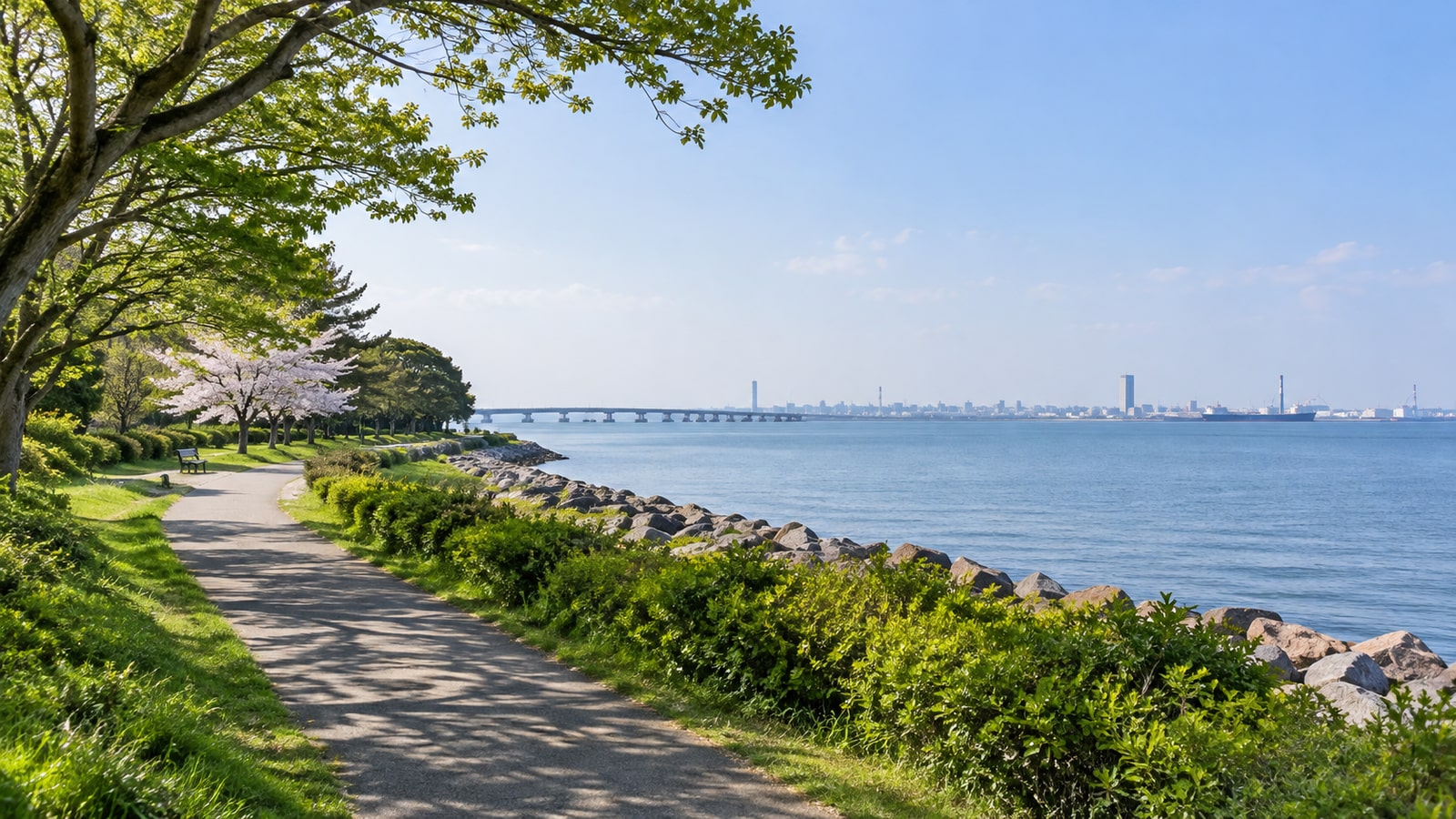 東京湾と木更津の街並みを望む青空の風景
