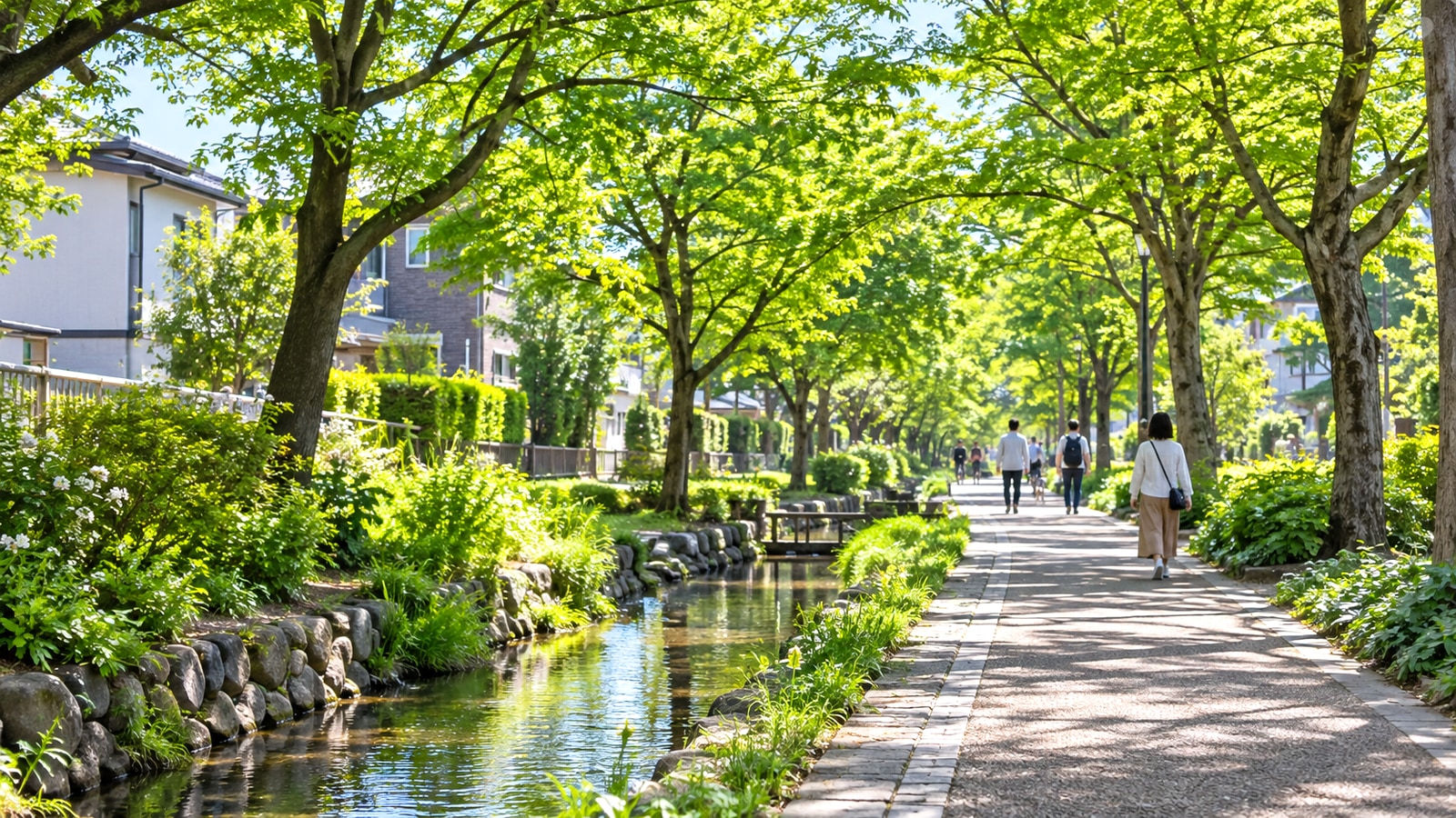 小平市の緑道をイメージした明るい散策路