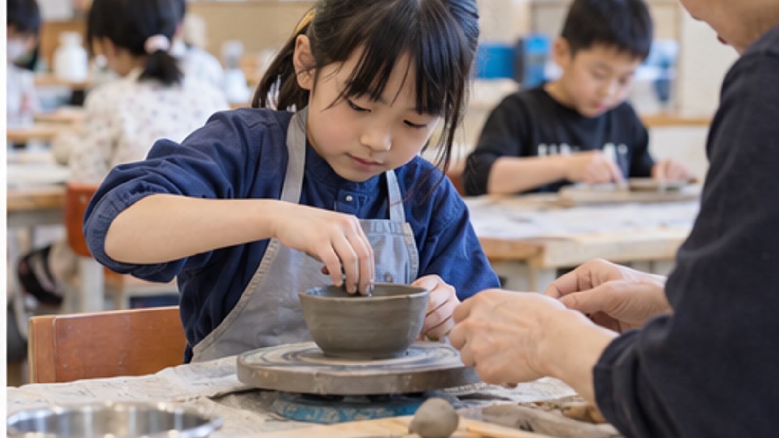 子どもが陶芸に取り組むAI生成イメージ。南魚沼市の実在講座・施設・参加者の写真ではありません。