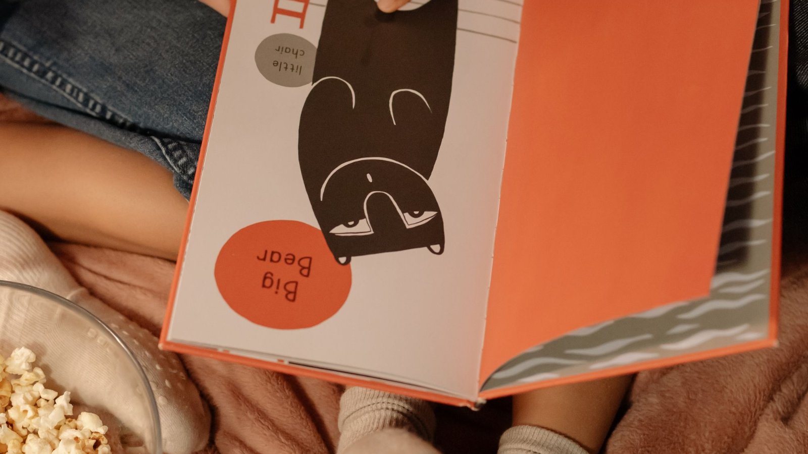 絵本を楽しむ子どもたち