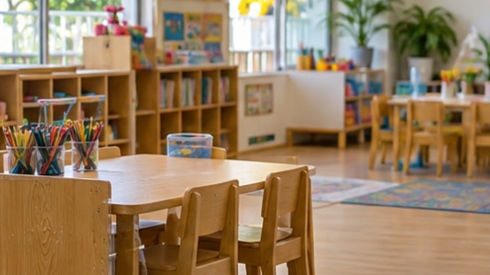 自然光の入る明るい幼児向け学習室