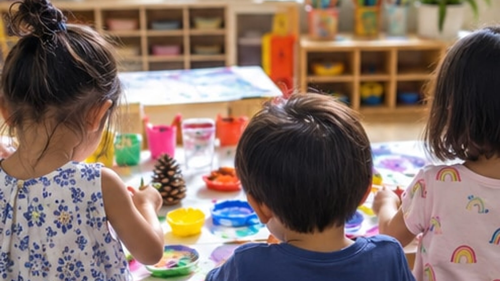 子どもたちが絵や工作を楽しむ学びの場