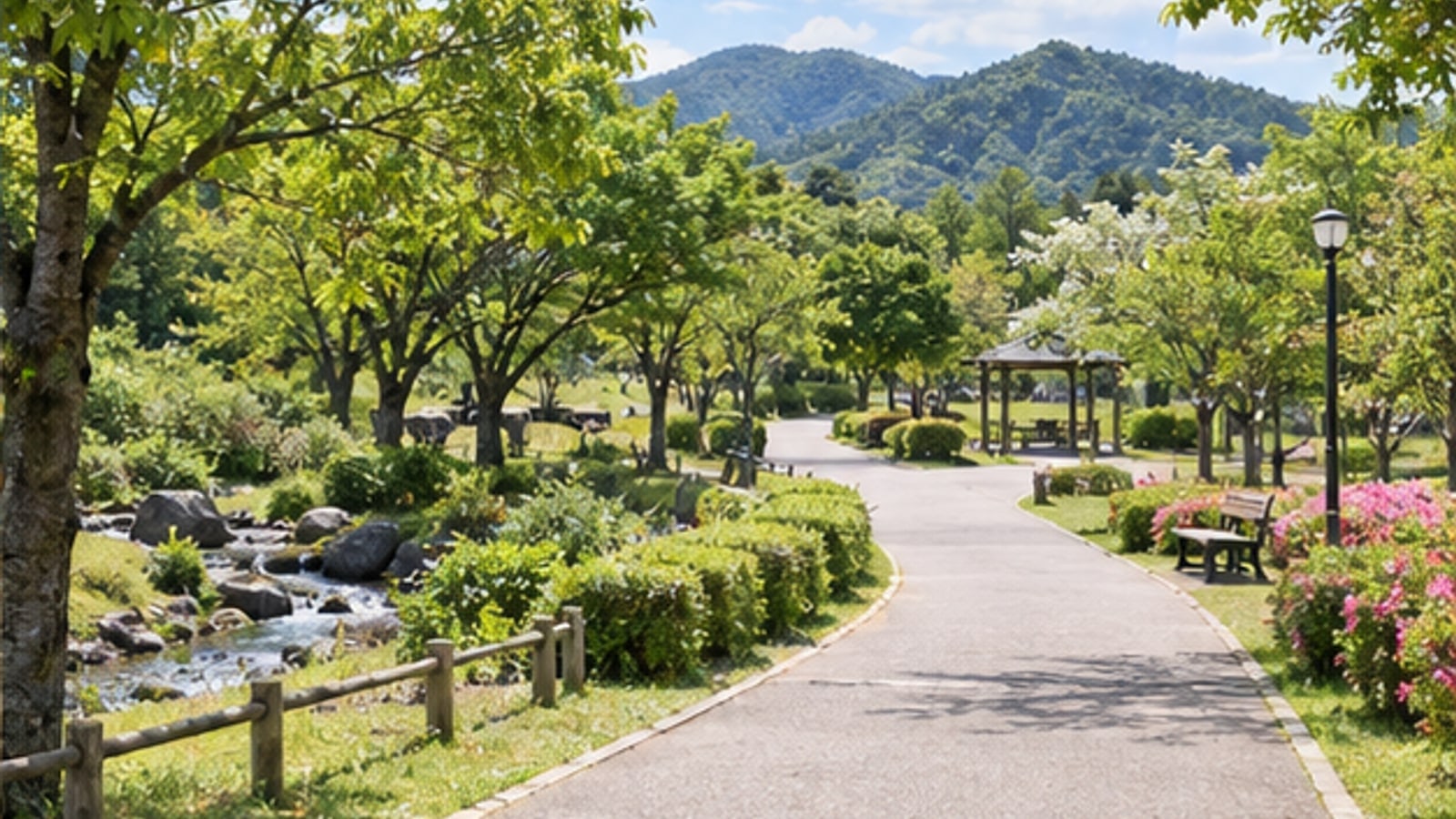 木陰のある明るい公園と散策路
