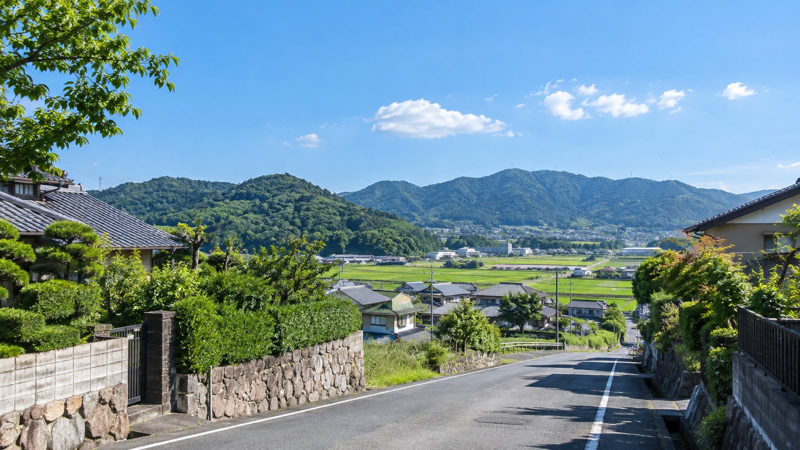 子どもたちが地球儀を囲んで学ぶ英語教室